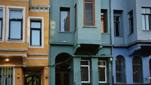 Dış Cephe Mantolama: Fiyatı Neyin Belirlediğini Bilmeden Teklif Karşılaştırma