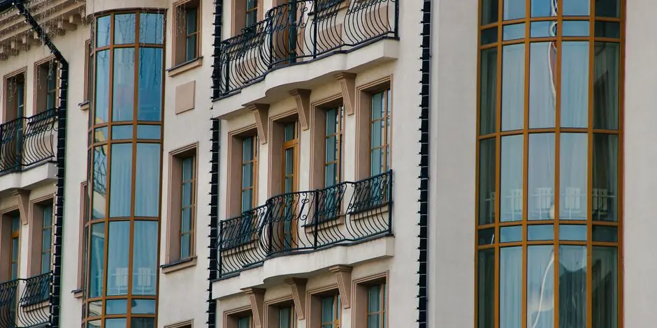 PVC Pencere mi, Alüminyum mu? Yalıtım ve Bakım Farkı