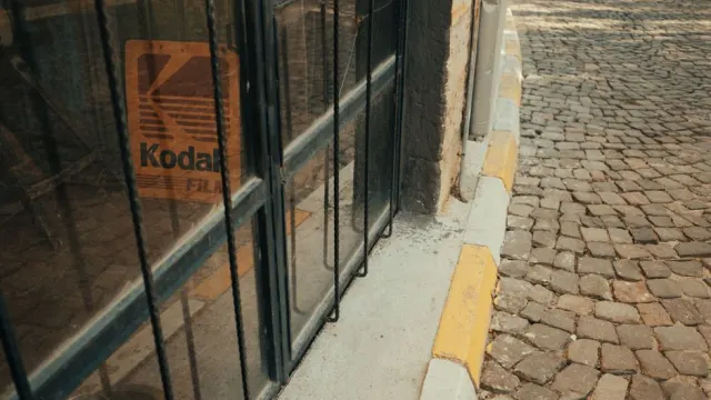 Cam Film ve Folyo Rehberi: Mahremiyet, Güneş ve Isı Kontrolü