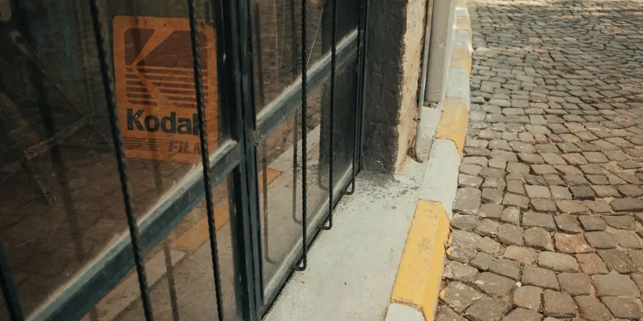 Cam Film ve Folyo Rehberi: Mahremiyet, Güneş ve Isı Kontrolü