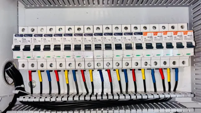 Elektrikçi tutarken yapılan 7 tehlikeli hata
