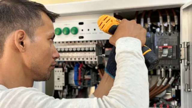 Elektrik Ustasının İşini Bilip Bilmediğini Anlamanın 7 Yolu