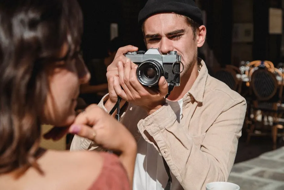 Fotoğraf çeken fotoğrafçı
