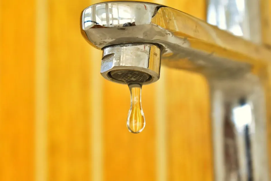 Damlayan musluk