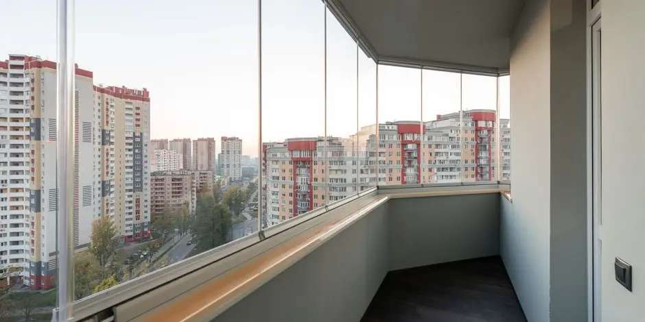 Cam Balkon Bakımı: Ray, Fitil ve Camda Yapılacaklar